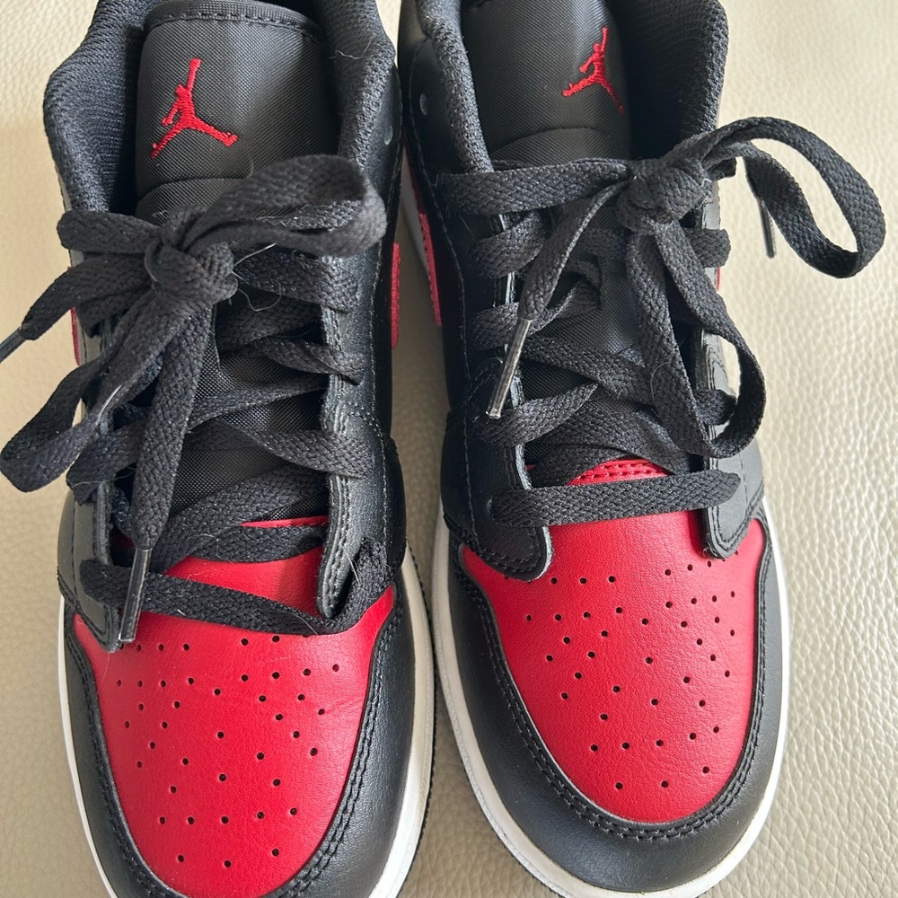 Kids Nike Jordan’s size 6